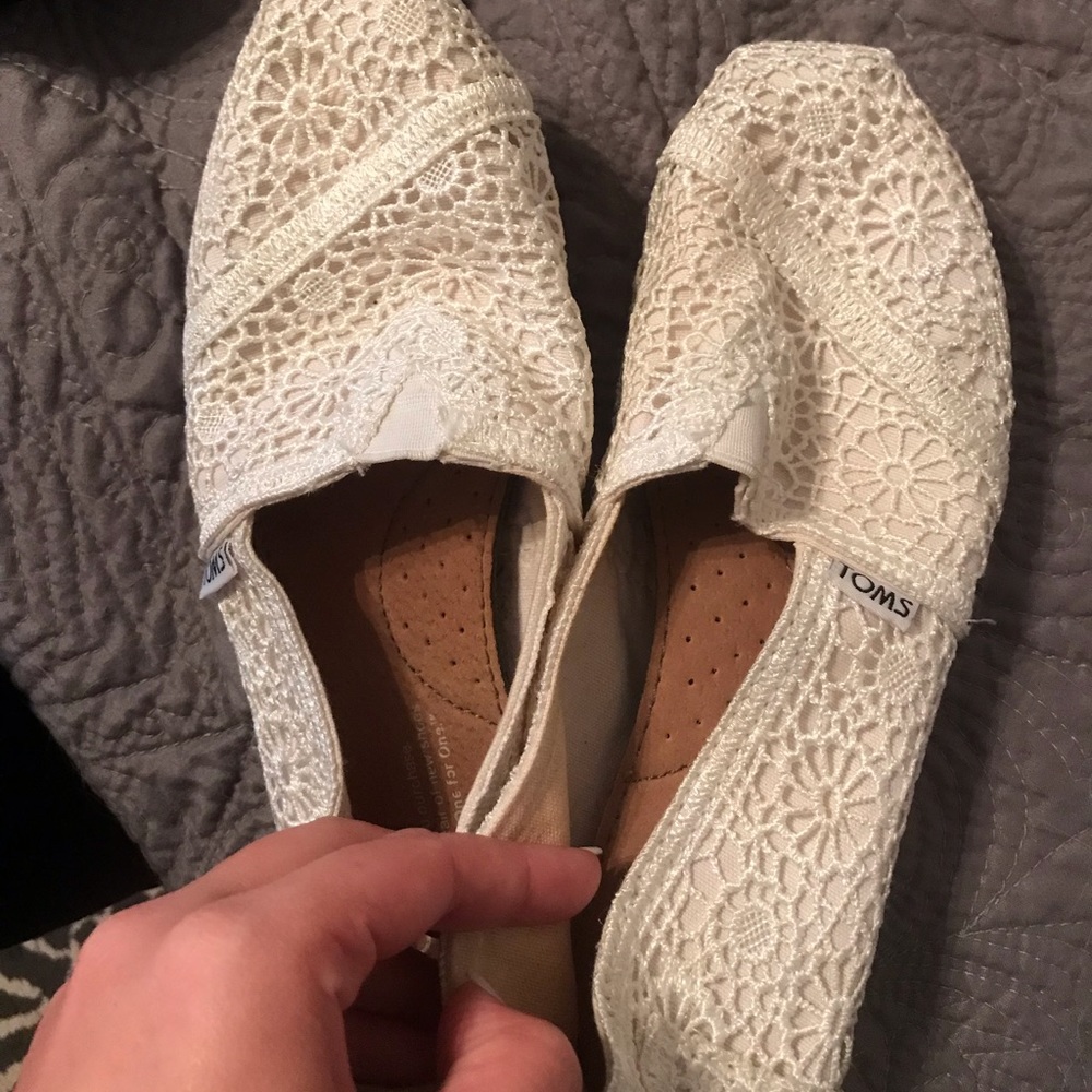 Women’s White Lace Toms